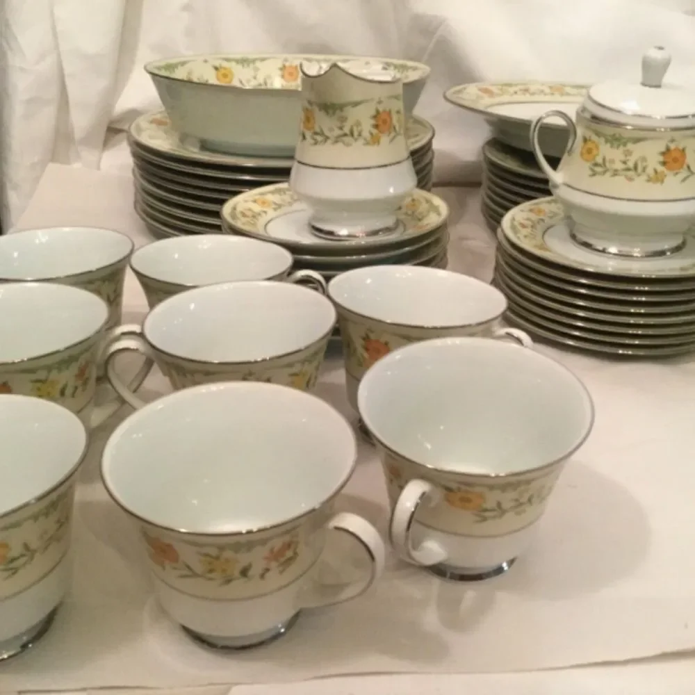 Noritake Atwood Pattern 2672 Platinum Green, Rust & Yellow Floral Pattern 45 pcs